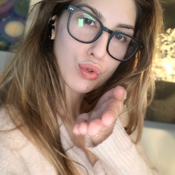 Meet your Posher, Nicollette - Picture 1 of 1